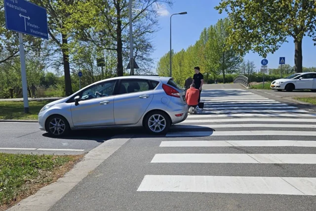 Oversteek Het Lint bij rotonde De Tol