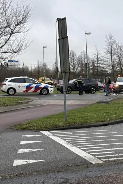 Politie ter plaatse bij de oversteek nabij rotonde De Tol